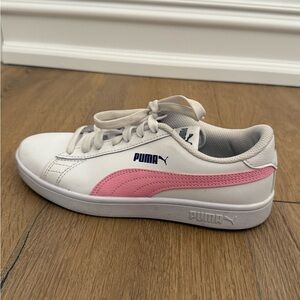 Puma White Sneaker with Pink Formstrip